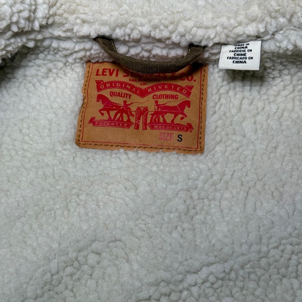 Levi's canvas, Sherpa trucker‎ jacket size small. NWOT - Picture 3 of 7